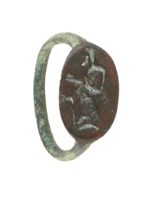 ANCIENT MEDITERRANEAN ENGRAVED BRONZE SIGNET RING