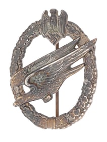 NAZI GERMAN WWII PARATROOPER LUFTWAFFE EAGLE BADGE