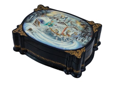 VINTAGE RUSSIAN HAND PAINTED LACQUER MINIATURE BOX