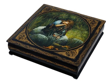 VINTAGE RUSSIAN HAND PAINTED LACQUER MINIATURE BOX