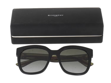 VINTAGE GUCCI WOMENS SUNGLASSES WITH CASE