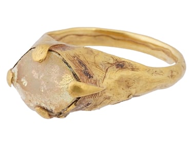 ANCIENT BYZANTINE GOLD RING SET WITH GLASS INTAGLIO