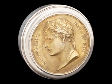 RUSSIAN SILVER ROUND BOX WITH NAPOLEON MEDALLION ON LID