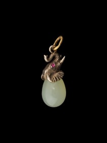 RUSSIAN SILVER BOWENITE ELEPHANT EASTER EGG PENDANT