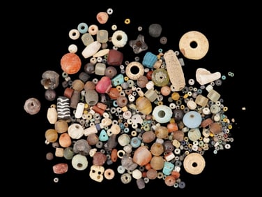 LOT OF ANCIENT MEDITERRANEAN GLASS AND FAIENCE BEADS