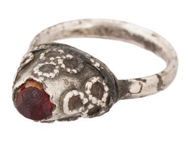 ANCIENT ROMAN PYRAMID SHAPED SILVER RING WITH GARNET