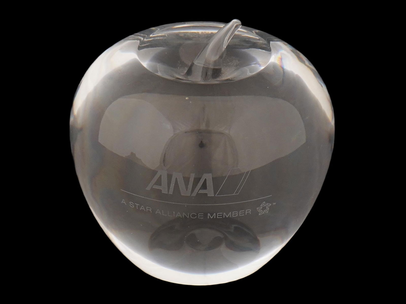 TIFFANY AND CO ALL NIPPON AIRWAYS CRYSTAL APPLE: A vintage clear crystal apple figurine by Tiffany and Co. Etched logo ANA, A Star Alliance Member on the front. Marked on the bottom. All Nippon Airways, or ANA, is the largest Japanese airline headqu