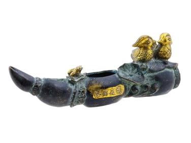 CHINESE BRONZE FIGURAL DUCKS FROG CALLIGRAPHY VESSEL