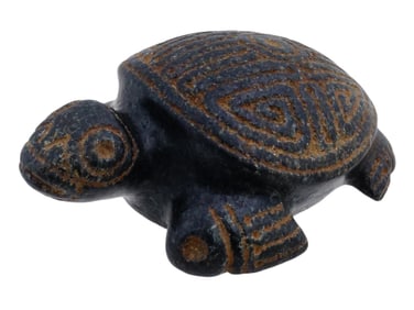 ANCIENT PRE COLUMBIAN CARVED HARD STONE TURTLE FIGURE