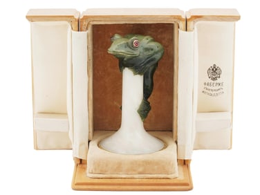 RUSSIAN GOLD JADE QUARTZ FROG FIGURINE IN CASE