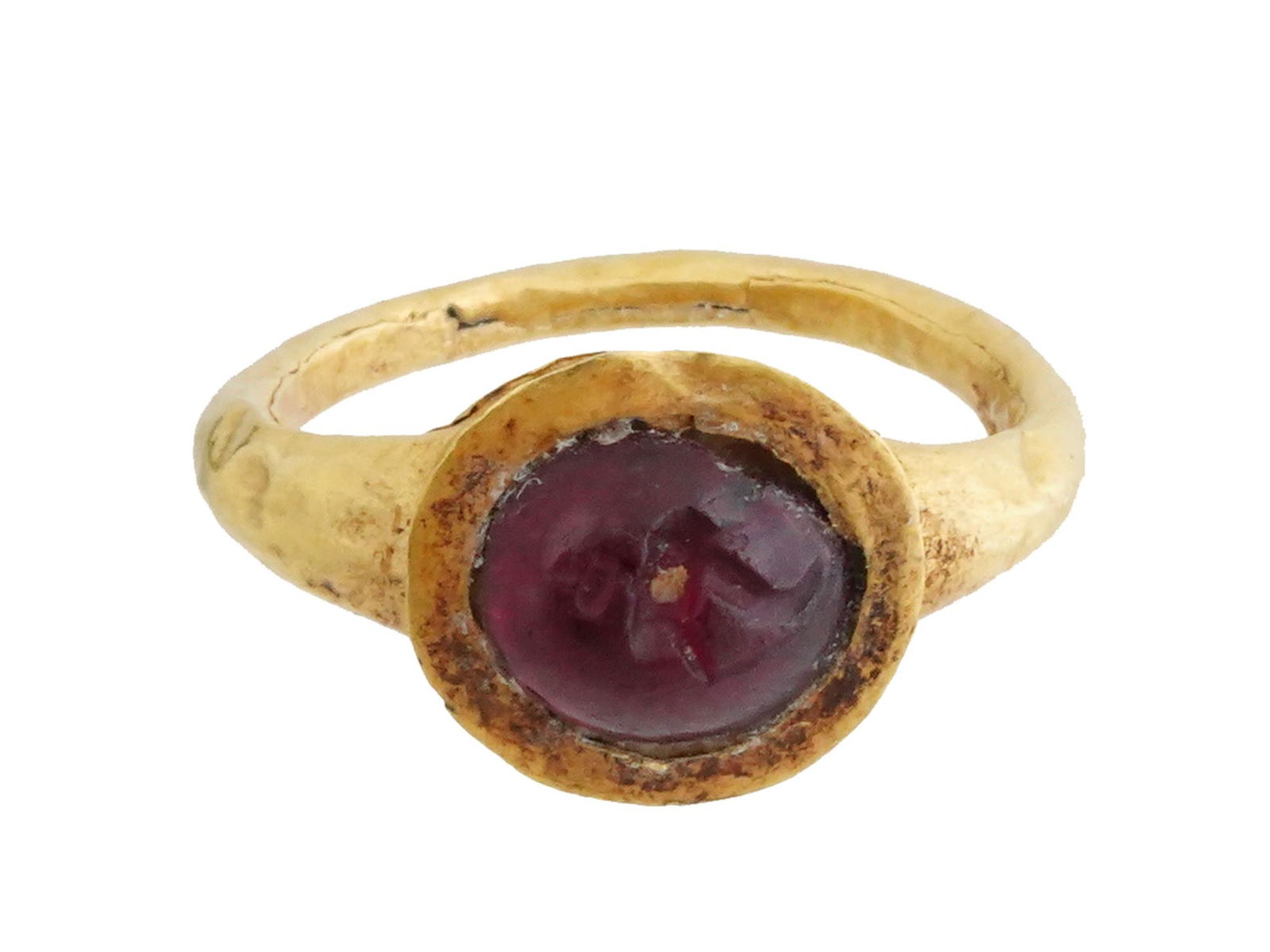 ANCIENT ROMAN GOLD RING WITH ENGRAVED GARNET STONE (1 of 5)