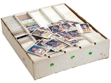 COLLECTION OF HOCKEY BASEBALL BASKETBALL CARDS