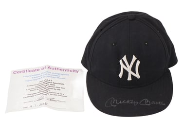 YANKEES BASEBALL CAP AUTOGRAPHED BY MICKEY MANTLE WITH COA
