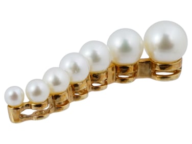 VINTAGE 10K GOLD PENDANT WITH SEVEN WHITE PEARLS