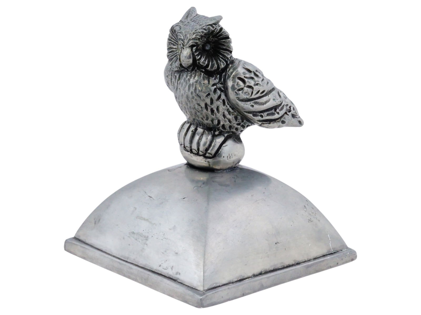 PORTUGUESE FECIT VMC OWL FIGURAL SILVER COVER STAND: A Portuguese Fecit VMC silver cover stand. The ware is adorned with a figurine representing an owl seated on the top, engraved with detailed patterns. Marked, Made in Portugal, and manufacturer marks,