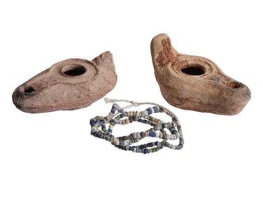 ANCIENT BYZANTINE OIL LAMPS AND ROMAN BEADED NECKLACE