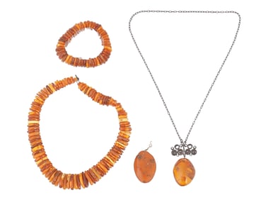 VINTAGE RUSSIAN USSR ERA BALTIC AMBER JEWELRY SET