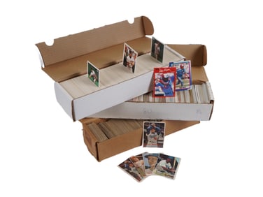 LARGE COLLECTION OF TOPPS BASEBALL TRADING CARDS