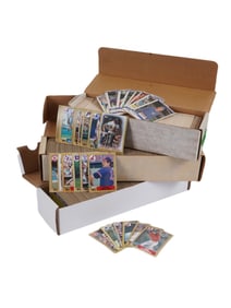 LARGE COLLECTION OF TOPPS BASEBALL TRADING CARDS