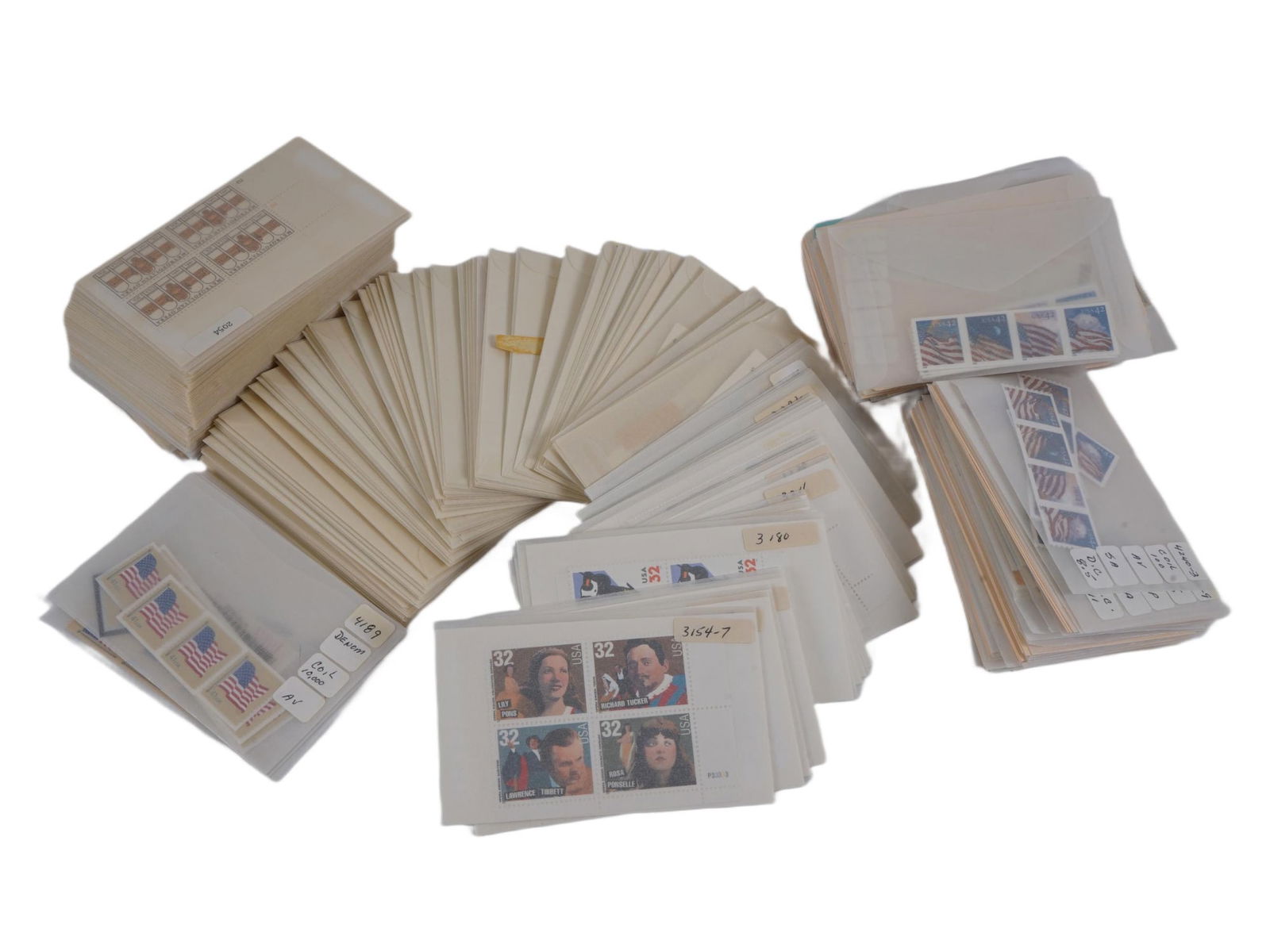 LARGE VINTAGE COLLECTION OF POSTAGE STAMPS (1 of 2)