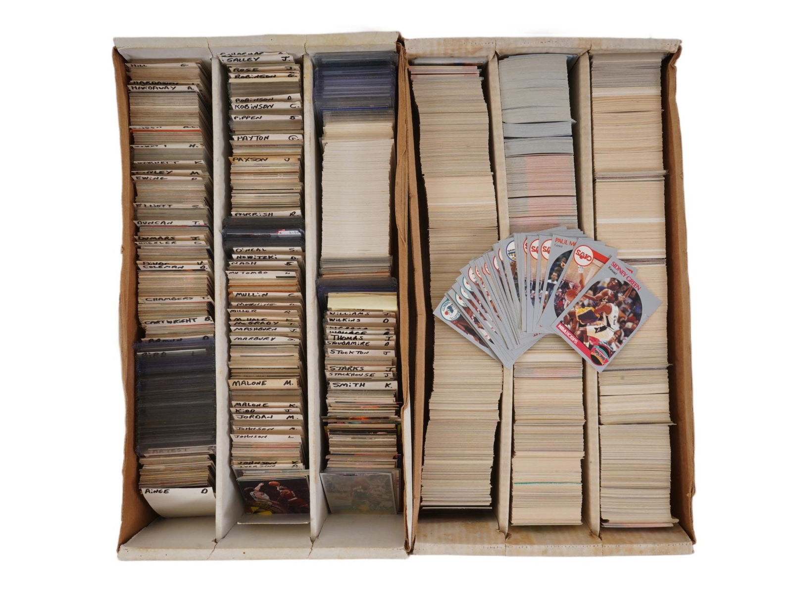 GROUP OF VINTAGE UNSORTED SPORTS TRADING CARDS IN BOXES (1 of 7)