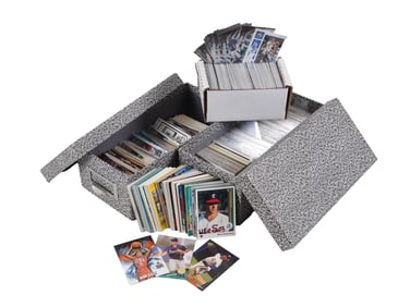 LARGE COLLECTION OF VINTAGE AMERICAN SPORTS CARDS