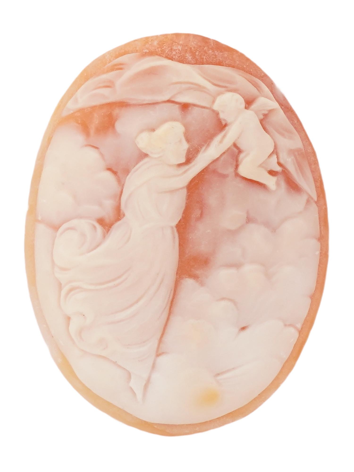 ANTIQUE SHELL CAMEO MYTHOLOGICAL SCENE GODDESS CHERUB: An antique shell cameo representing a mythological scene, featuring a goddess accompanied by a cherub or putto. The design may draw inspiration from Pompeian wall paintings discovered in 1759, which h