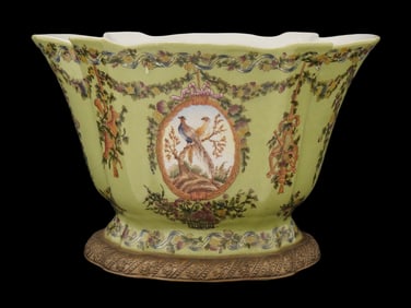 VINTAGE CHINESE EXPORT PORCELAIN CACHEPOT ON A BASE