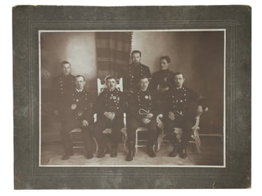 A VINTAGE PHOTOGRAPH OF POLICE SQUAD CA. 1900
