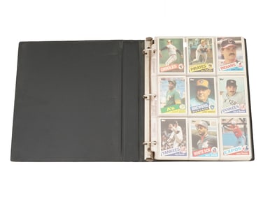 COLLECTION OF ASSORTED VINTAGE BASEBALL SPORTS CARDS