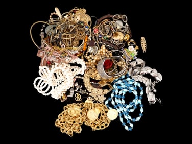 COSTUME JEWELRY NECKLACES BRACELETS BROOCHES PENDANTS