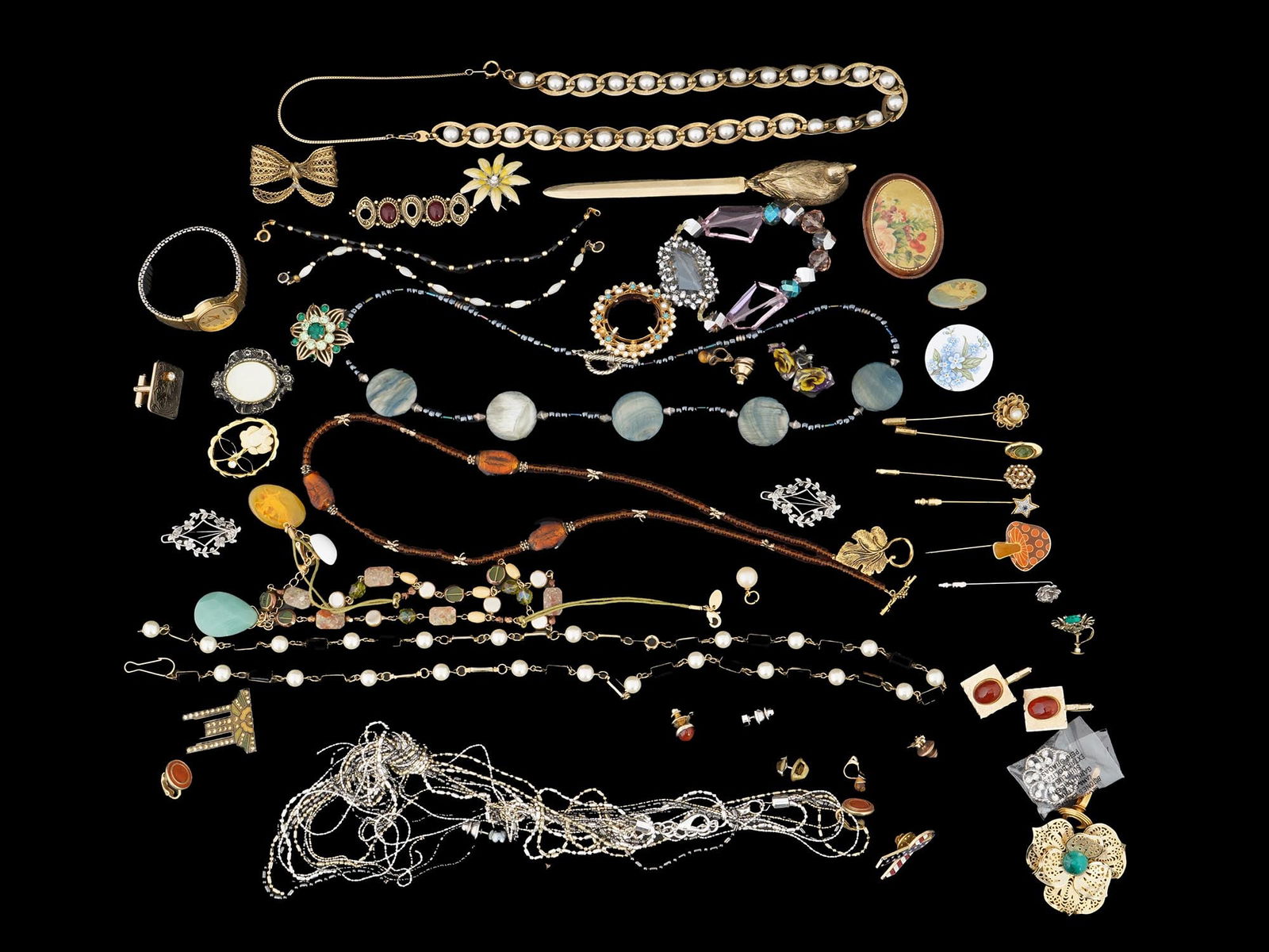 VINTAGE COSTUME JEWELRY NECKLACES EARRINGS BROOCHES: A collection of vintage costume jewelry of various designs and materials, including an assortment of necklaces, earrings, brooches, lapel pins, and other accessories. The collection features a range o