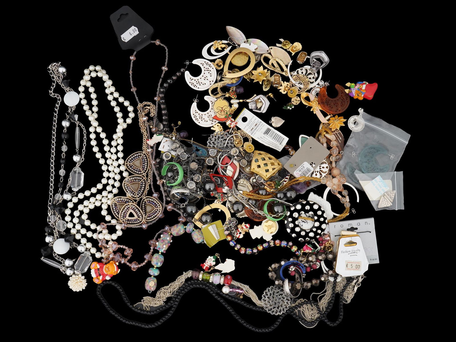 LARGE LOT OF VINTAGE STATEMENT COSTUME JEWELRY (1 of 5)