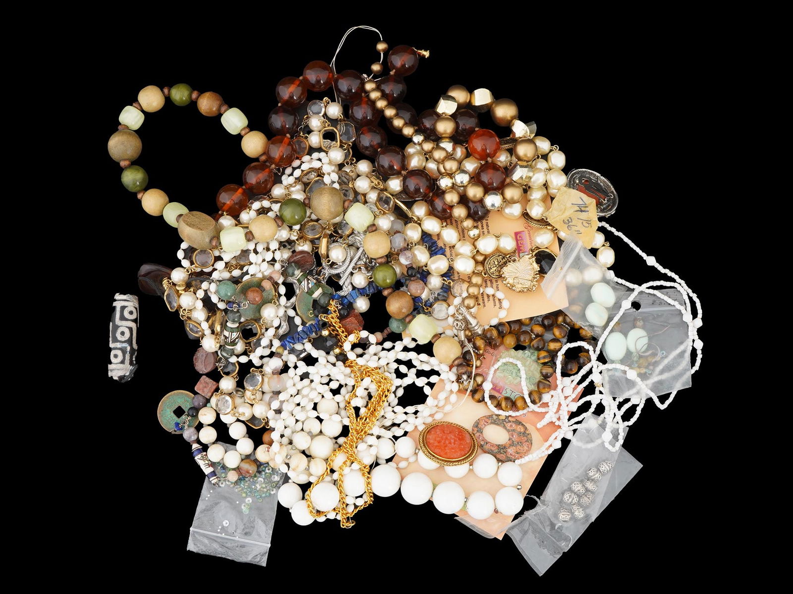 COLLECTION COSTUME JEWELRY WITH VARIOUS DESIGN: A group of vintage mixed costume jewelry. The lot includes a variety of beaded necklaces and chains, earrings, pendants, brooches, as well as beads for creating your own jewelry. Vintage and Modern Co