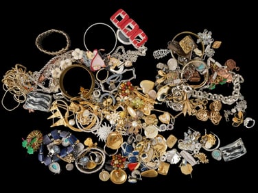 LARGE COLLECTION OF MISCELLANEOUS JEWELRY WARES