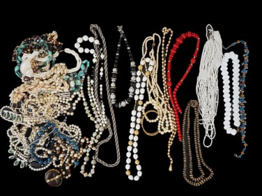 LARGE COLLECTION OF MISCELLANEOUS JEWELRY WARES