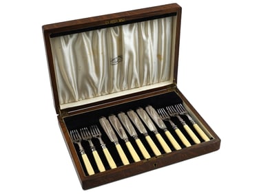 ANTIQUE ENGLISH GLADWIN SILVER PLATED FISH SET IOB