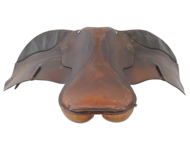 VINTAGE LEATHER HORSE SADDLE WITH HAND STITCHED DETAILS