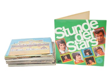 COLLECTION OF 31 VINTAGE MUSIC VINYL RECORDS