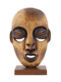 VINTAGE AFRICAN CARVED WOOD DECORATIVE MASK