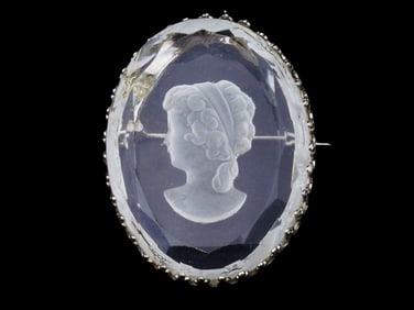 VINTAGE CARVED CRYSTAL CAMEO BROOCH W HEAD