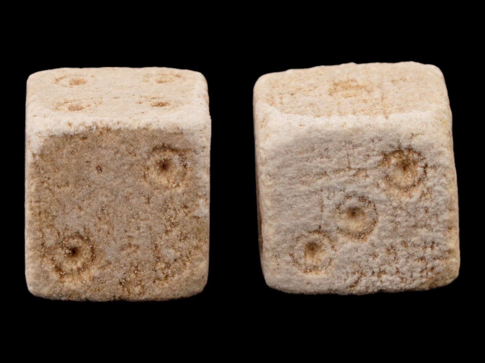 PAIR OF ANCIENT ROMAN CARVED STONE DICE 100 TO 300 AD (1 of 4)