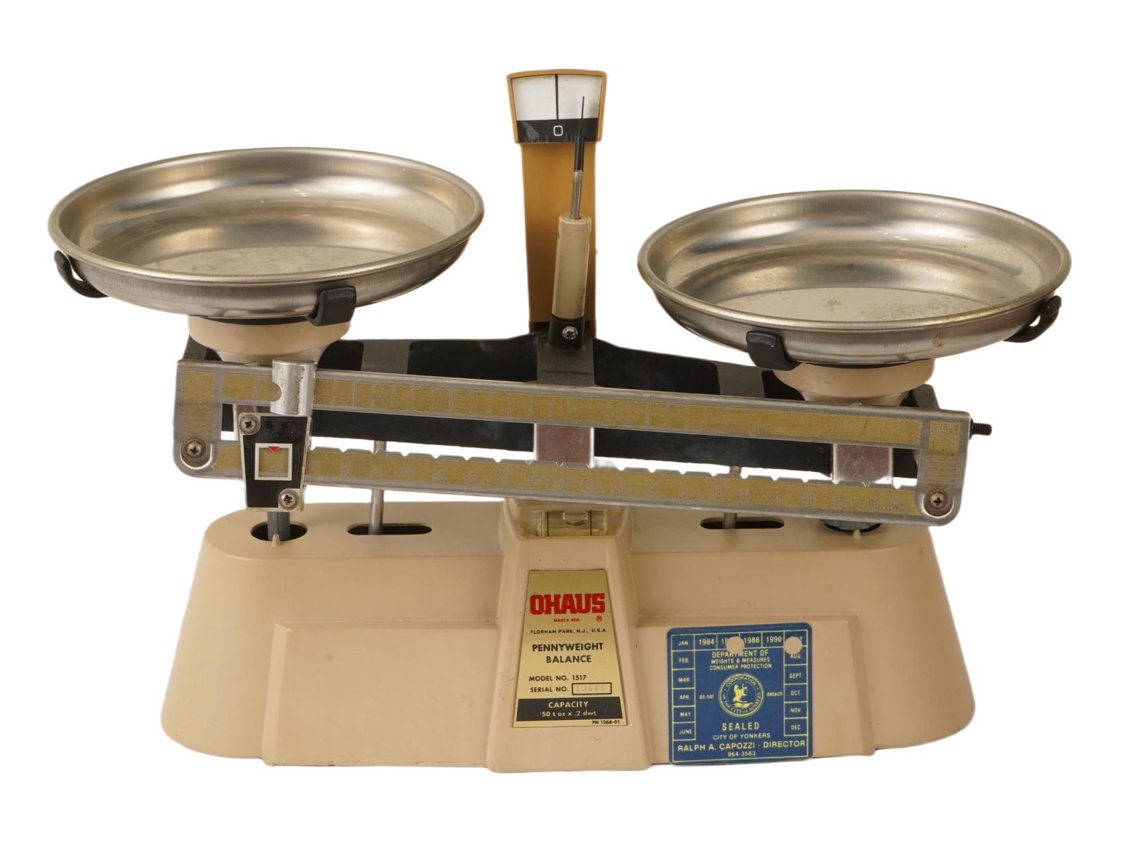 VINTAGE OHAUS PENNYWEIGHT MECHANICAL BALANCE SCALE (1 of 9)