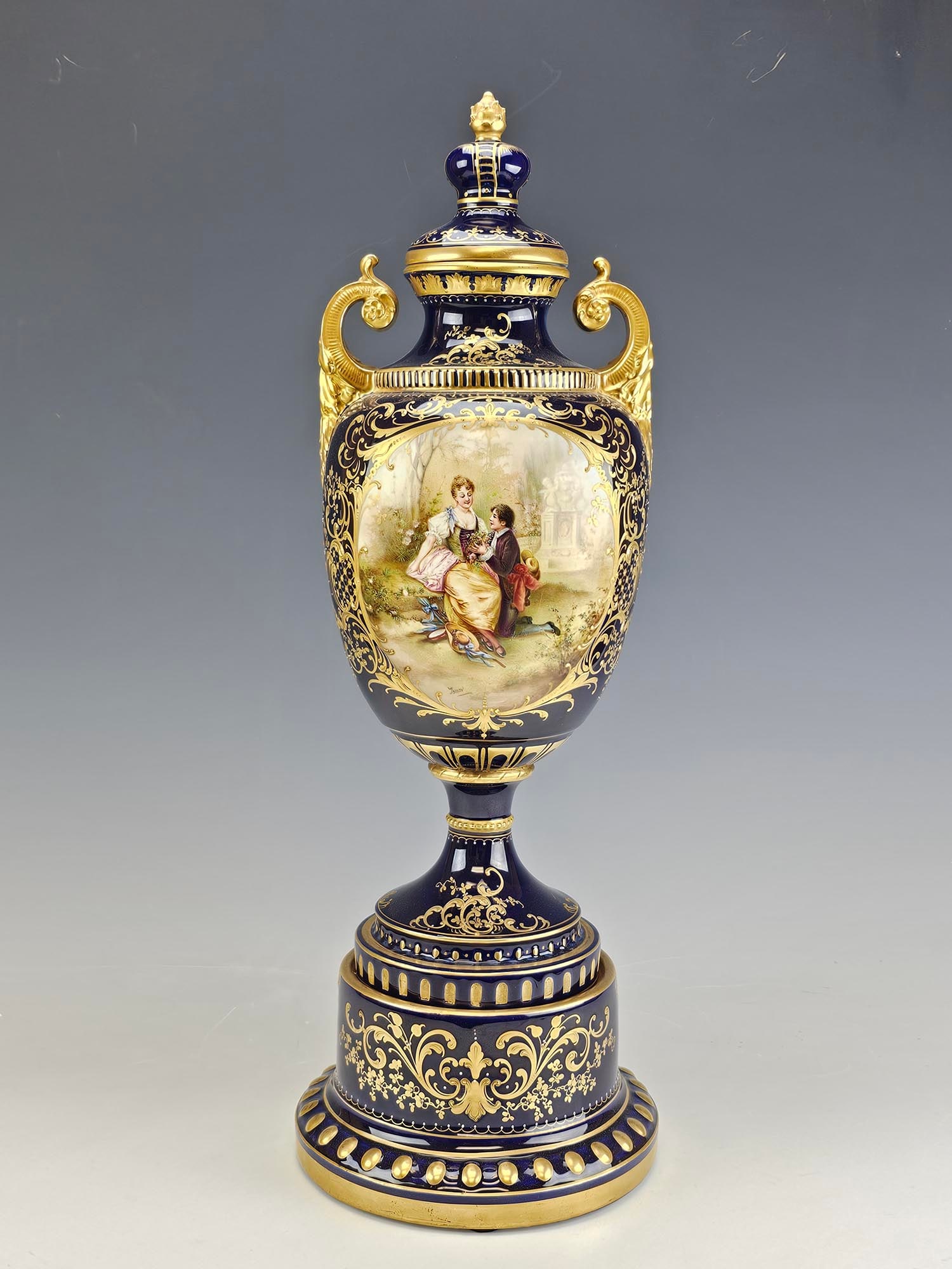 LARGE ANTIQUE ROYAL VIENNA PORCELAIN VASE URN SIGNED (1 of 9)