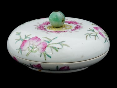 ANTIQUE CHINESE QING DYNASTY PORCELAIN COVERED BOX