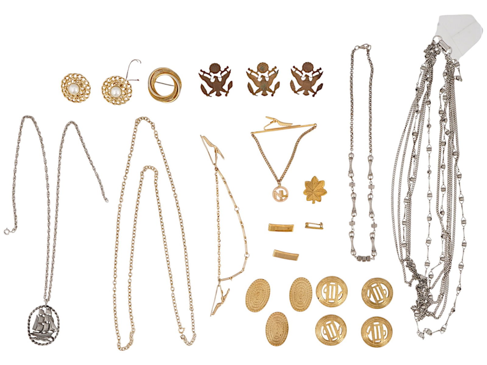 LOT OF VINTAGE COSTUME JEWELRY AND ACCESSORIES: A lot of vintage costume jewelry and accessories. A total of 23 items, including chains, necklaces, lapel pins. Costume Jewelry And Accessories For Women. THIS LOT IS ELIGIBLE FOR A 30-DAY UNC