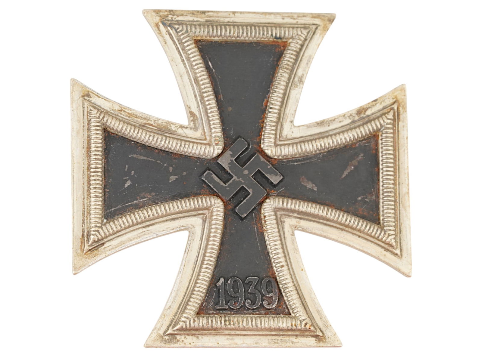 WWII NAZI GERMAN ORDER OF THE IRON CROSS 1939: A WWII type Nazi German Badge of the Order of the Iron Cross, 1939. The badge features an enameled black cross with an embossed swastika and the year 1939 on the front. Second World War Historical Col