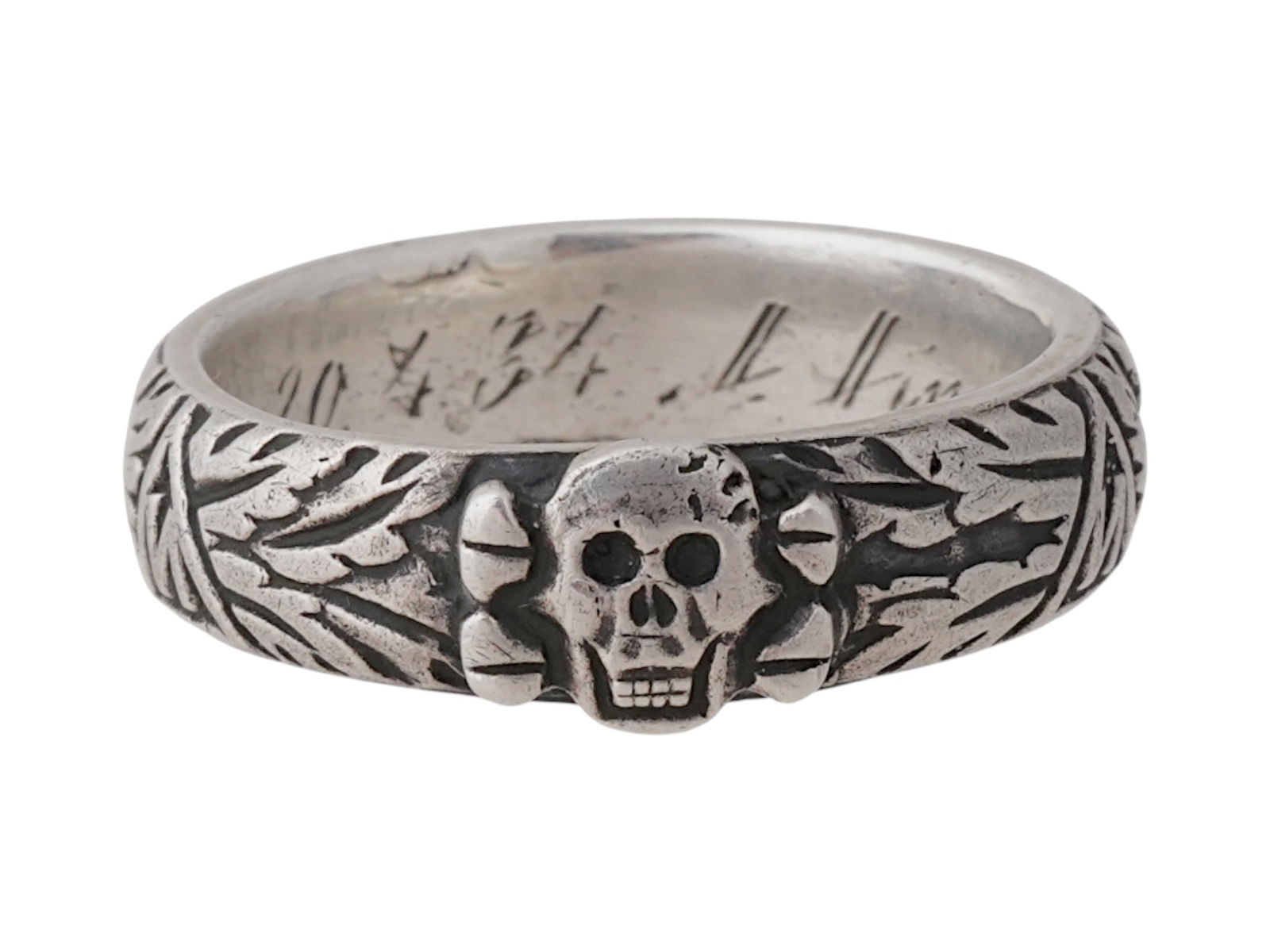 WW2 NAZI GERMAN THIRD REICH SS HIMMLER HONOR RING: A WWII Nazi German Third Reich SS Himmler Honor ring. The exterior of the ring is engraved with oak leaf and swastika insignia patterns, and a Totenkopf swastika insignia in the center. The interior o