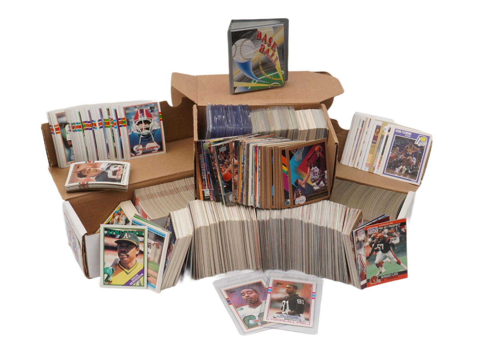 COLLECTION OF VINTAGE AMERICAN SPORTS TRADING CARDS (1 of 2)