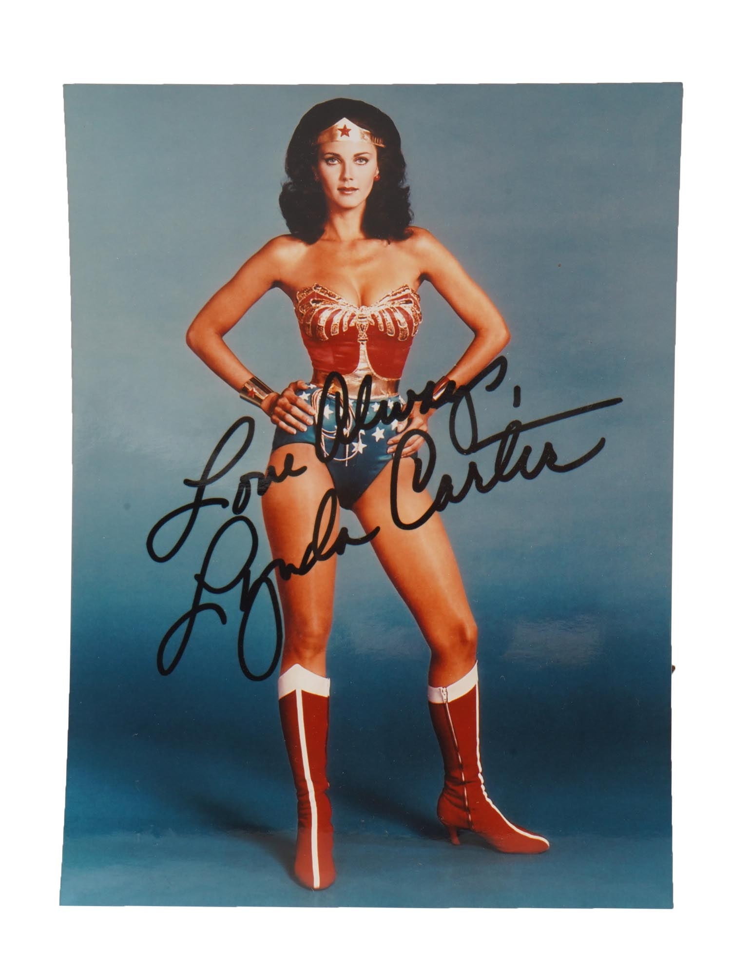 AMERICAN AUTOGRAPHED LYNDA CARTER WONDER WOMAN PHOTO: A vintage American autographed photo of Lynda Carter as Wonder Woman from the TV series. Lynda Carter starred in the Wonder Woman series, 1975 to 1979. Autographs And Memorabilia. THIS LOT IS E